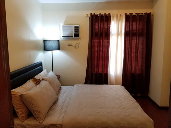 bedroom with furniture and aircon
