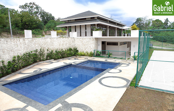 the heritage swimming pool