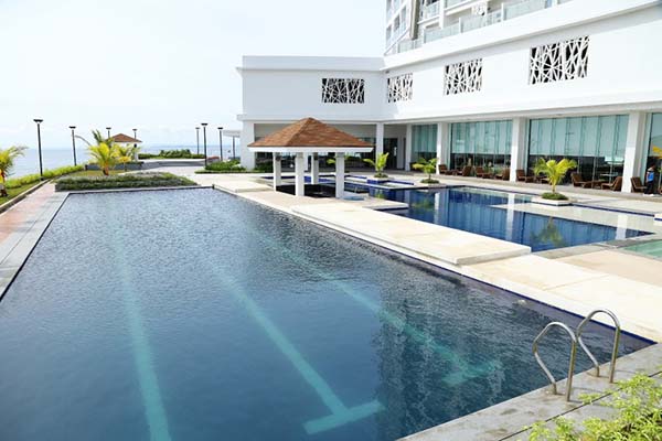 pool in discovery bay resort