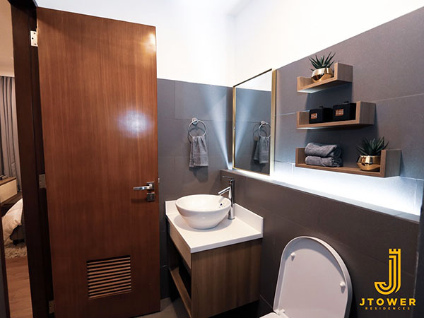 toilet and bath in the condo for sale in mandaue