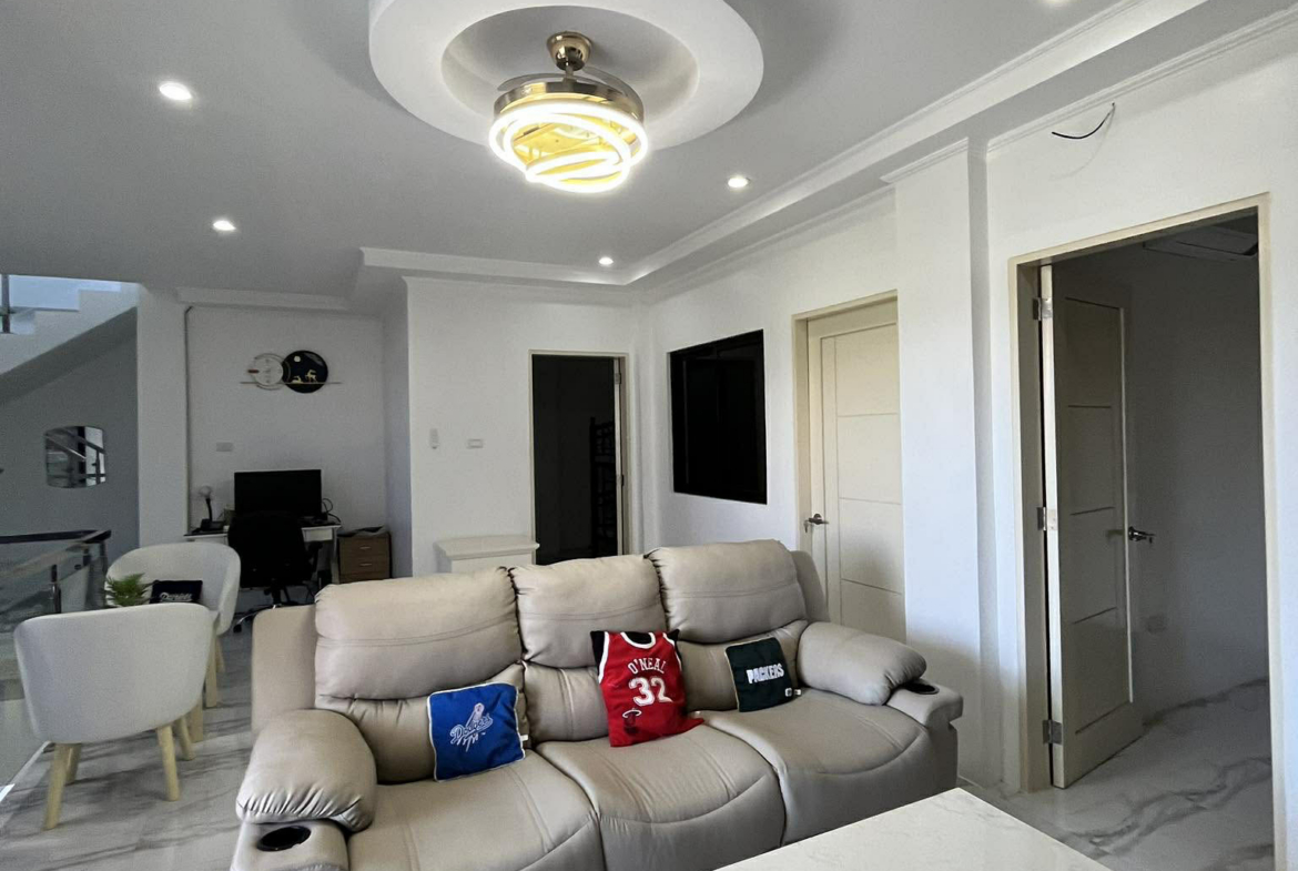 Victoria Heights house for sale