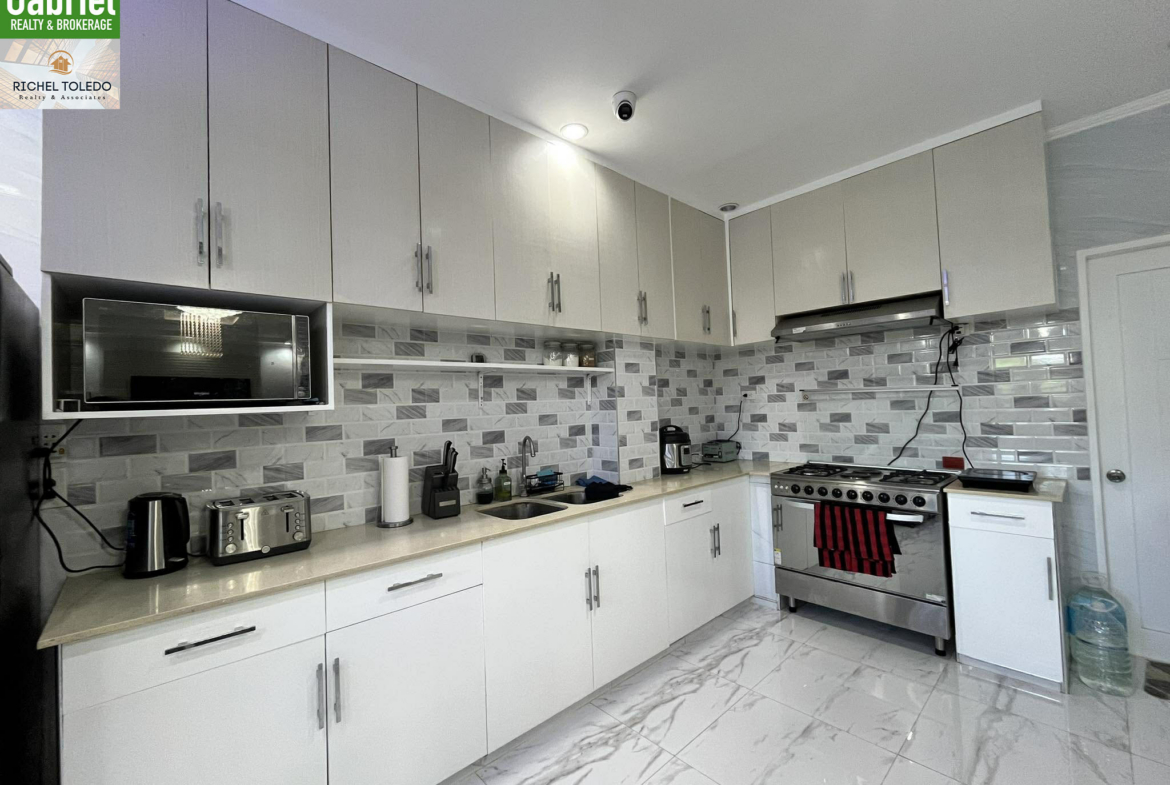 Victoria Heights house for sale