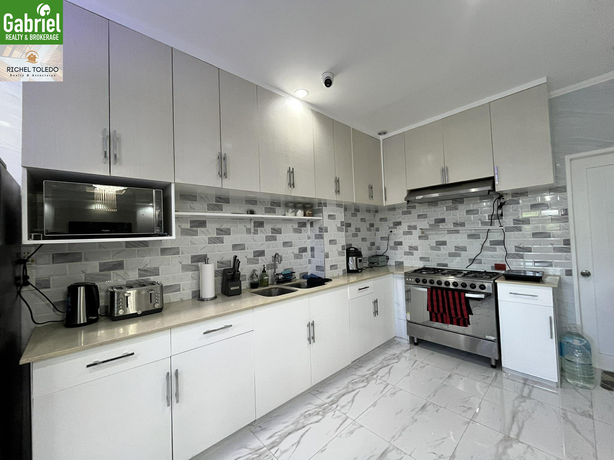 Victoria Heights house for sale